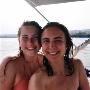 Meet your Posher, Elise